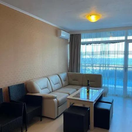 Gallery L Apartman *